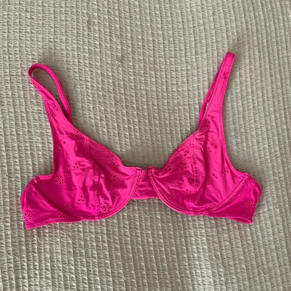 Frankie’s Bikinis x Revolve Pink Anna Swim Top Floral